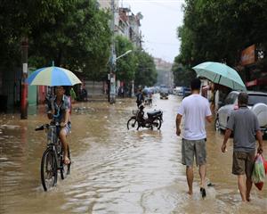 街道被水淹