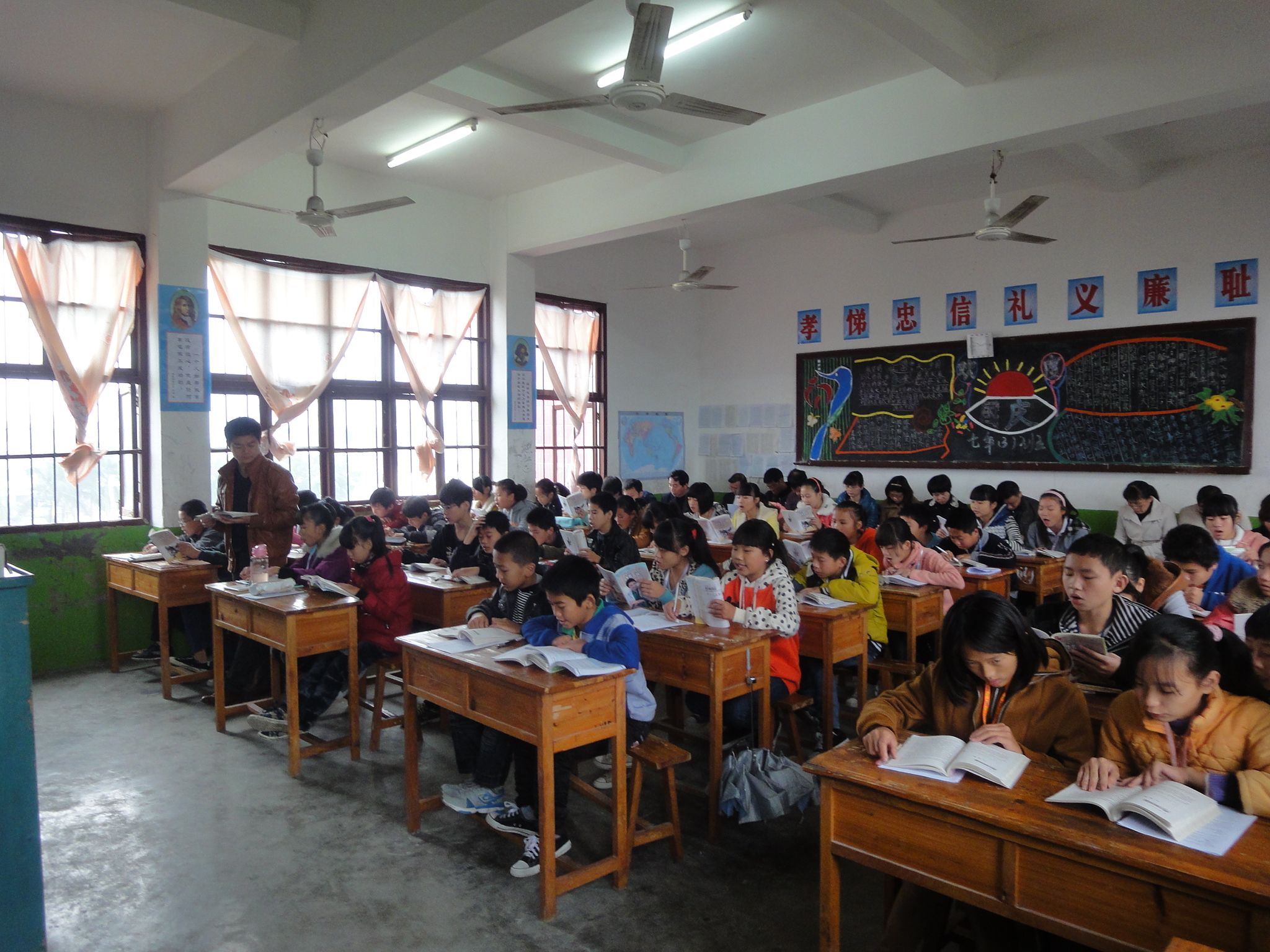 平和六中邀请厦门英才学校名师到校教研