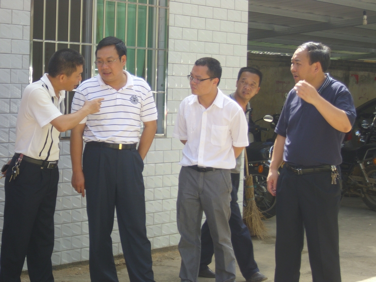 林惠溪副县长到秀峰中学调研