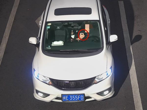 2025年4月5日闽E355FD驾驶时拨打接听手持电话的.jpg