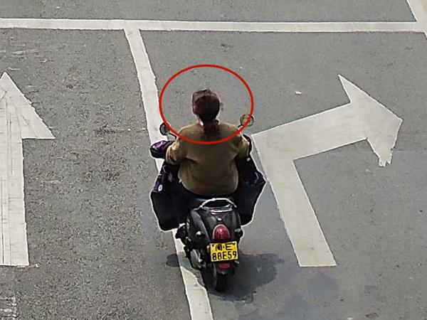 2025年4月8日闽E88E59号牌驾驶摩托车，不戴安全头盔的.jpg