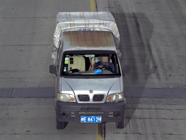 2025年4月10日闽E8612H号牌驾驶机动车违反禁止标线指示的.jpg