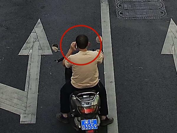 2025年4月14日闽EG3559号牌驾驶摩托车，不戴安全头盔的.jpg