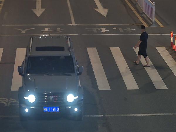 2025年6月14日闽E11W10号牌遇行人正在通过人行横道时未停车让行的.jpg