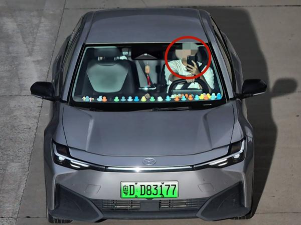 2025年6月20日粤DD83177驾驶时拨打接听手持电话的.jpg
