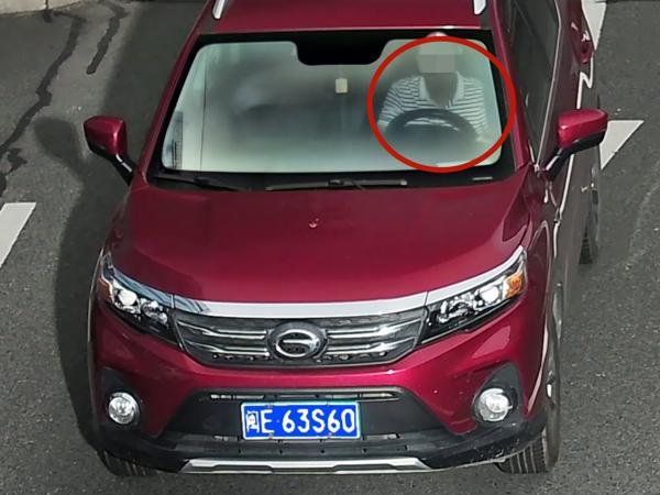 2025年6月28日闽E63S60号牌驾驶机动车在高速公路以外的道路上行驶时，驾驶人未按规定使用安全带的.jpg