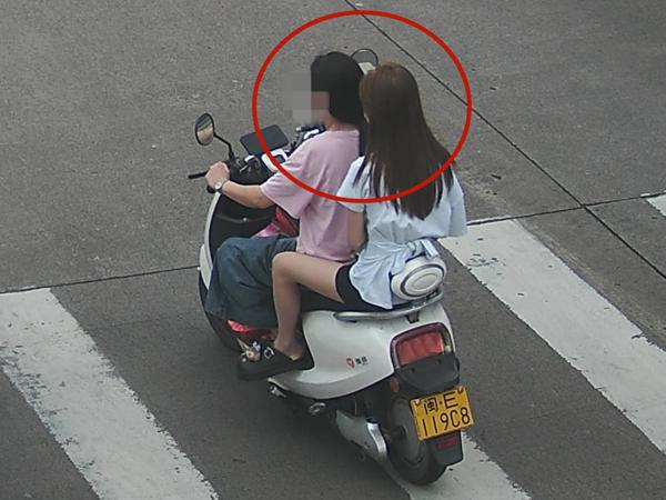 2025年8月17日闽E119C8号牌驾驶摩托车，不戴安全头盔的.jpg