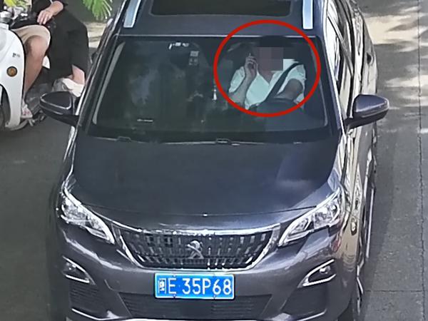 2025年9月7日闽E35P68驾驶时拨打接听手持电话的.jpg