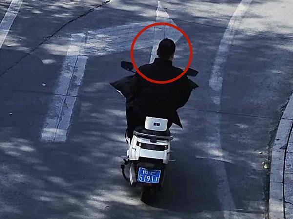 2026年1月13日闽E51911号牌驾驶摩托车，不戴安全头盔的.jpg