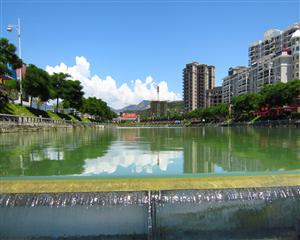 牛头溪第三级水力自控翻板闸坝的景观图