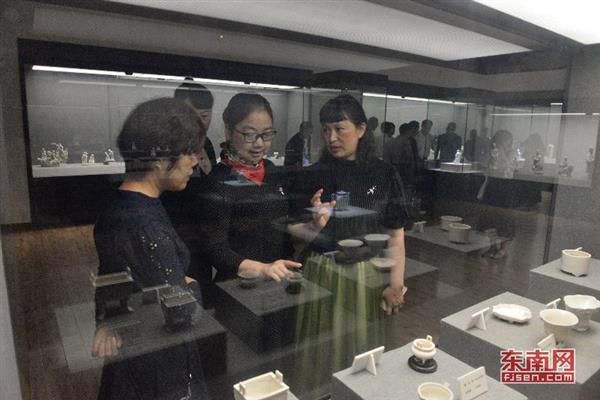 “再现·中国白” 民间德化窑收藏大展举行