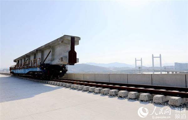 国家重点工程福平铁路冲刺攻坚：第一个复工点开始架梁作业