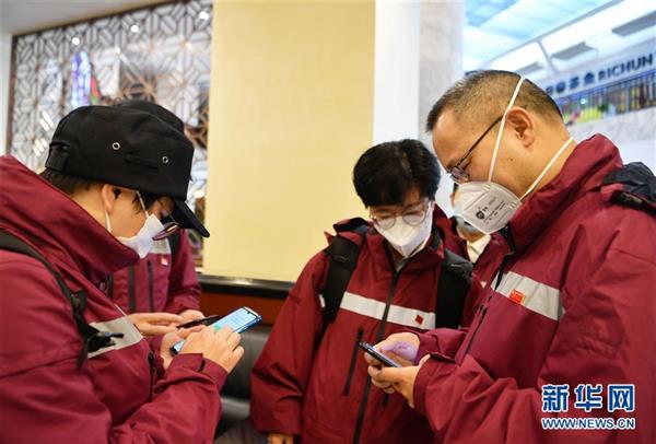 中国政府赴菲律宾抗疫医疗专家组从福州启程