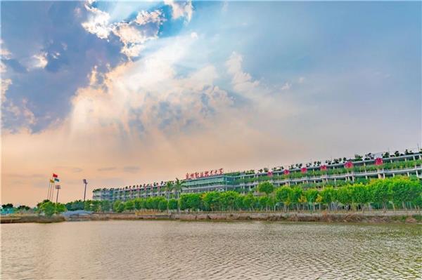 泉州版高校春景图来了！快来为你的学校点赞吧！