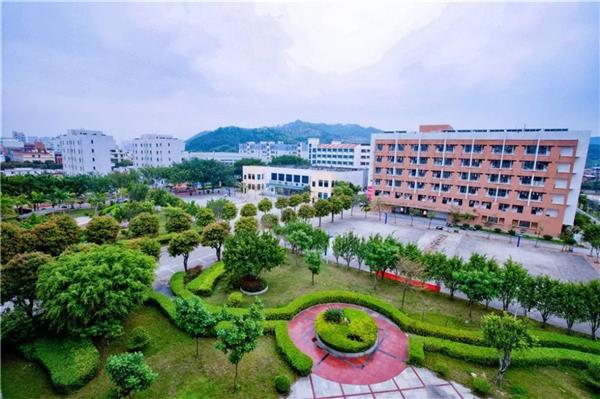 泉州版高校春景图来了！快来为你的学校点赞吧！