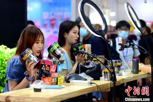 第四届海峡两岸食品交易会在福建晋江开幕