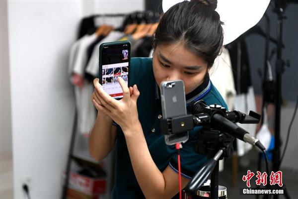 福建“服装之城”掀起直播带货热