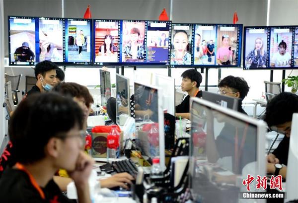 福建“服装之城”掀起直播带货热