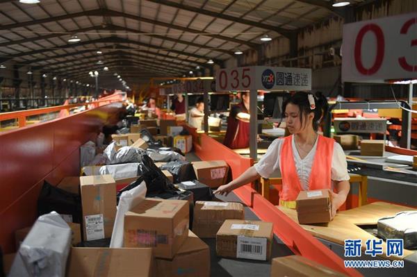 福建石狮：电商直播激发市场活力