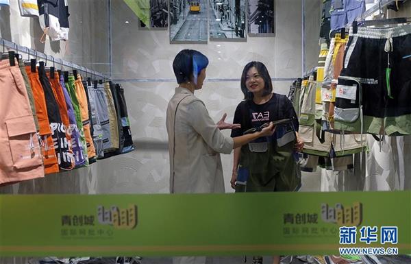 福建石狮：电商直播激发市场活力