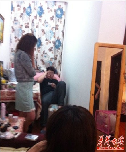 妻子微博直播老公偷情网络热议