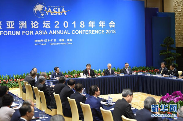 4月11日，国家主席习近平在海南省博鳌同出席博鳌亚洲论坛2018年年会的中外企业家代表座谈。新华社记者 李学仁 摄