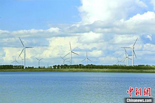 吉林省西部风电厂众多。(资料) 国网吉林省电力有限公司供图
