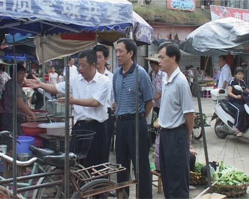 洪里专:以优质的工程质量为蜜柚节献礼