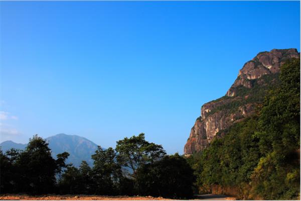 访奇山峻岭  游禅意柚都