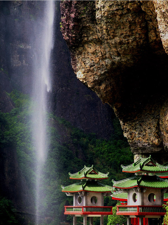 访奇山峻岭  游禅意柚都