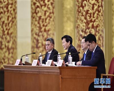 中国共产党第十九次全国代表大会新闻发言人举行新闻发布会