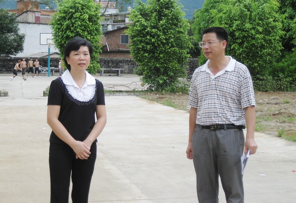 县委常委,宣传部长,教工委书记蔡力颛视察南胜中学中考考点准备工作