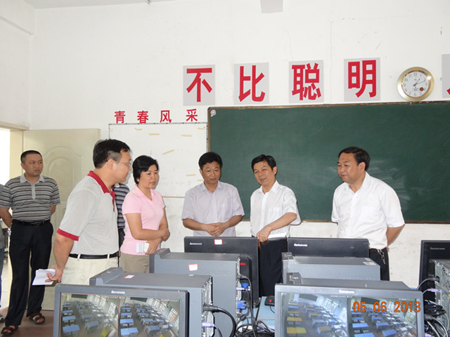 县委书记沈金水到正兴学校平和一中视察高考考点工作