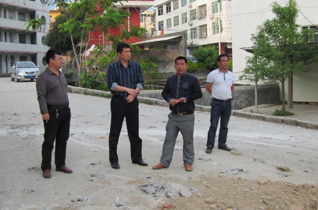 大溪镇党委书记蔡立保到大溪中学指导工作-《平和网》