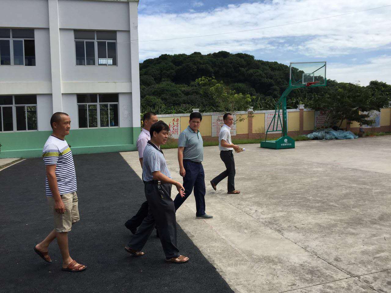 检查组听取大溪镇镇长林永金关于义务教育均衡发展项目建设最新进展