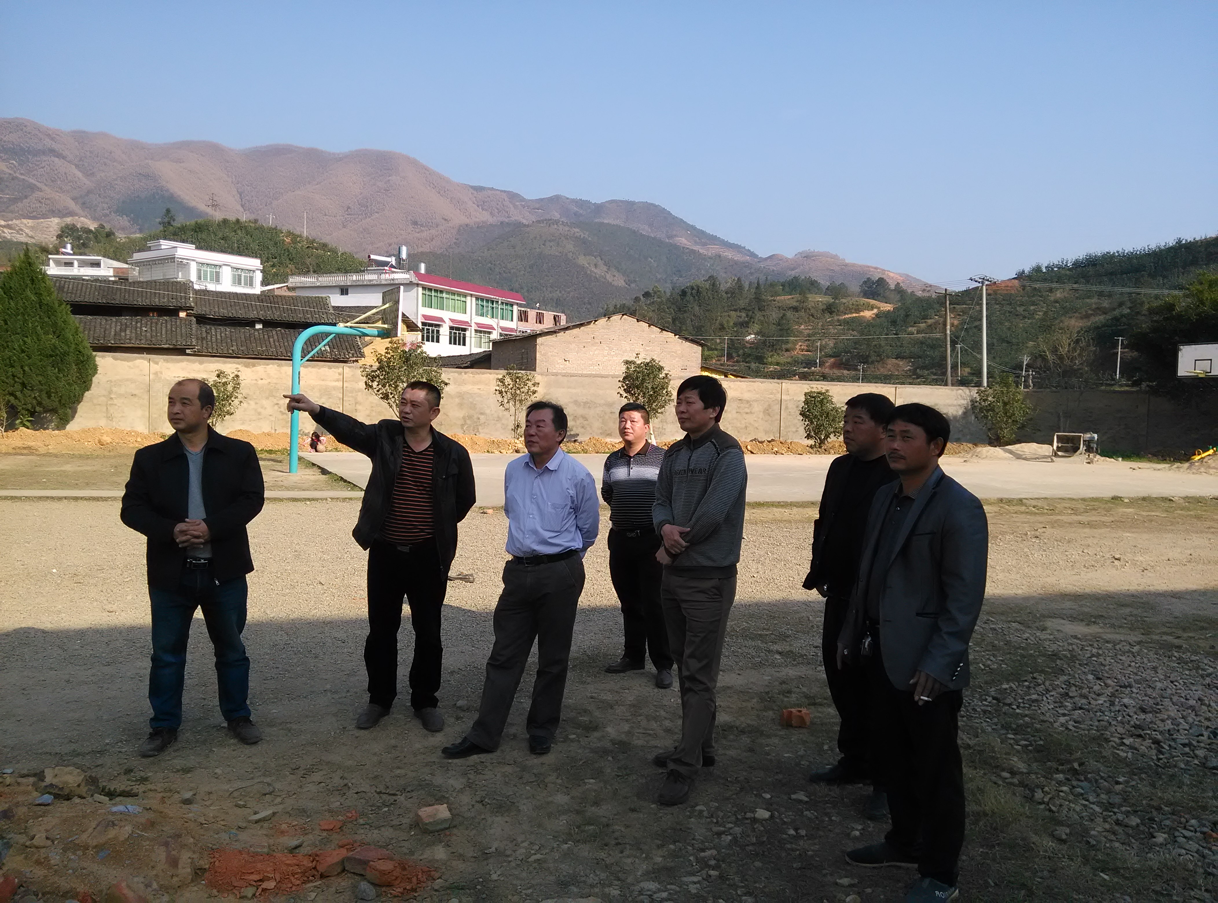 县教育督导室主任叶静波到秀峰乡指导义务教育均衡发展创建工作