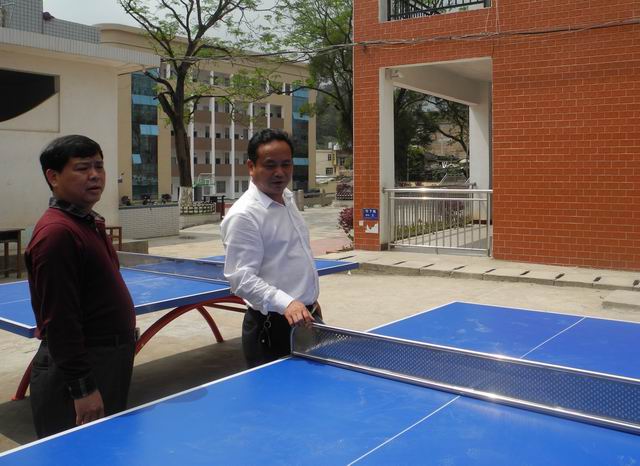 大溪镇宣委黄俊潮深入村校指导义务教育均衡发展创建工作