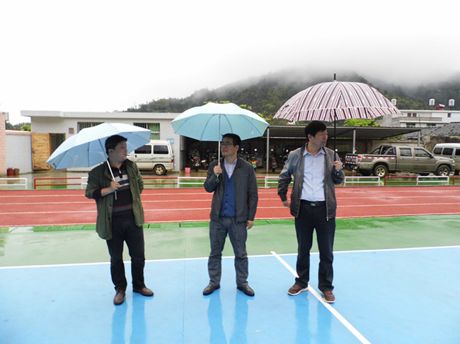 黄良谋副县长到秀峰中学调研义务教育均衡创建工作